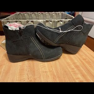 New size 5 Boots